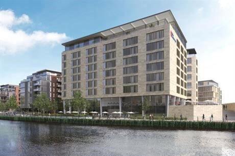 Hilton Garden Inn Peterborough City Centre Экстерьер фото